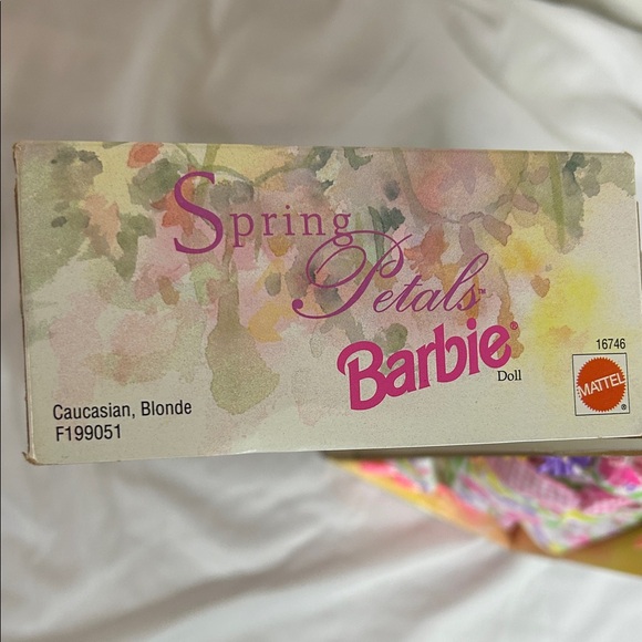 Barbie Spring Petals Special Edition - Picture 3 of 9